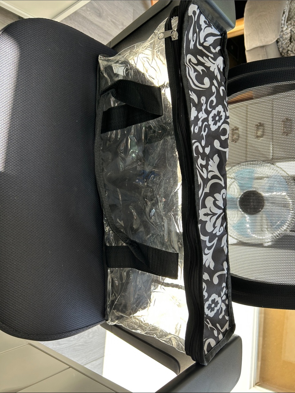 Thirtyone Clear Vinyl travel/storage Bag with Black & White Floral Trim. 18x5x7h